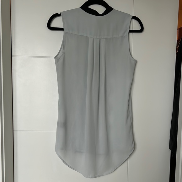 RW&CO. | Light Blue Sleeveless Lace Panel Blouse | XS - Picture 3 of 5